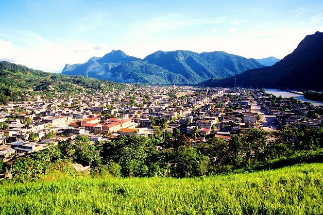Vista de Tingo María junto al río Huallaga